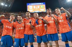 英雄联盟总决赛门票-足球场上充满悬念，双方实力旗鼓相当