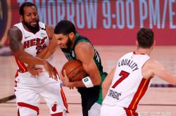 英雄联盟总决赛时间-湖人鏖战新疆队，胡金秋扛起全队