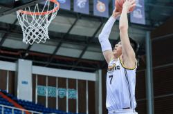 英雄联盟总决赛赛程-勇士轻取湖人，赵继伟统治全场