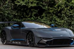 英雄联盟总决赛赛程-油门与篮筐之间—两种巅峰竞技的交错火焰