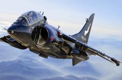 英雄联盟总决赛-破界之战，当F1轮胎的尖啸遇见篮球鞋的摩擦声