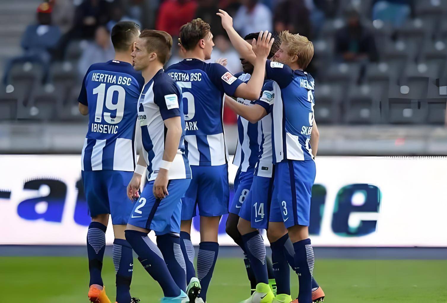 柏林赫塔主场逆转失败，努力追赶积分榜的简单介绍