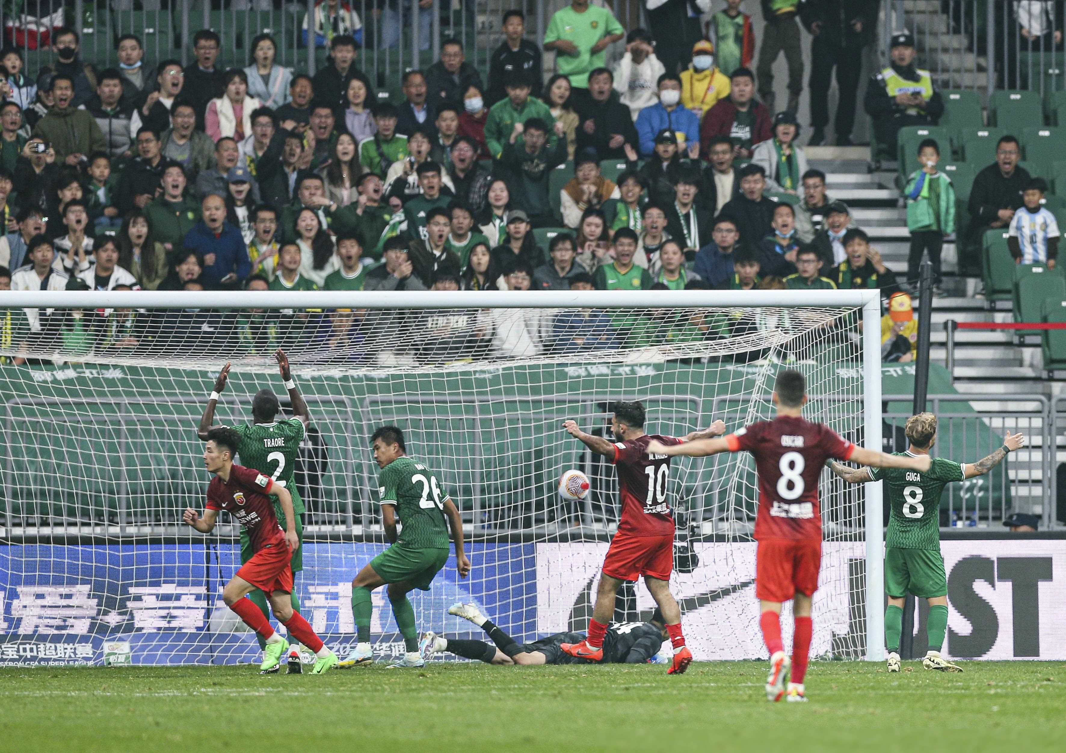 国内联赛中的球员们展现出色技术 国内联赛中的球员们展现出色技术